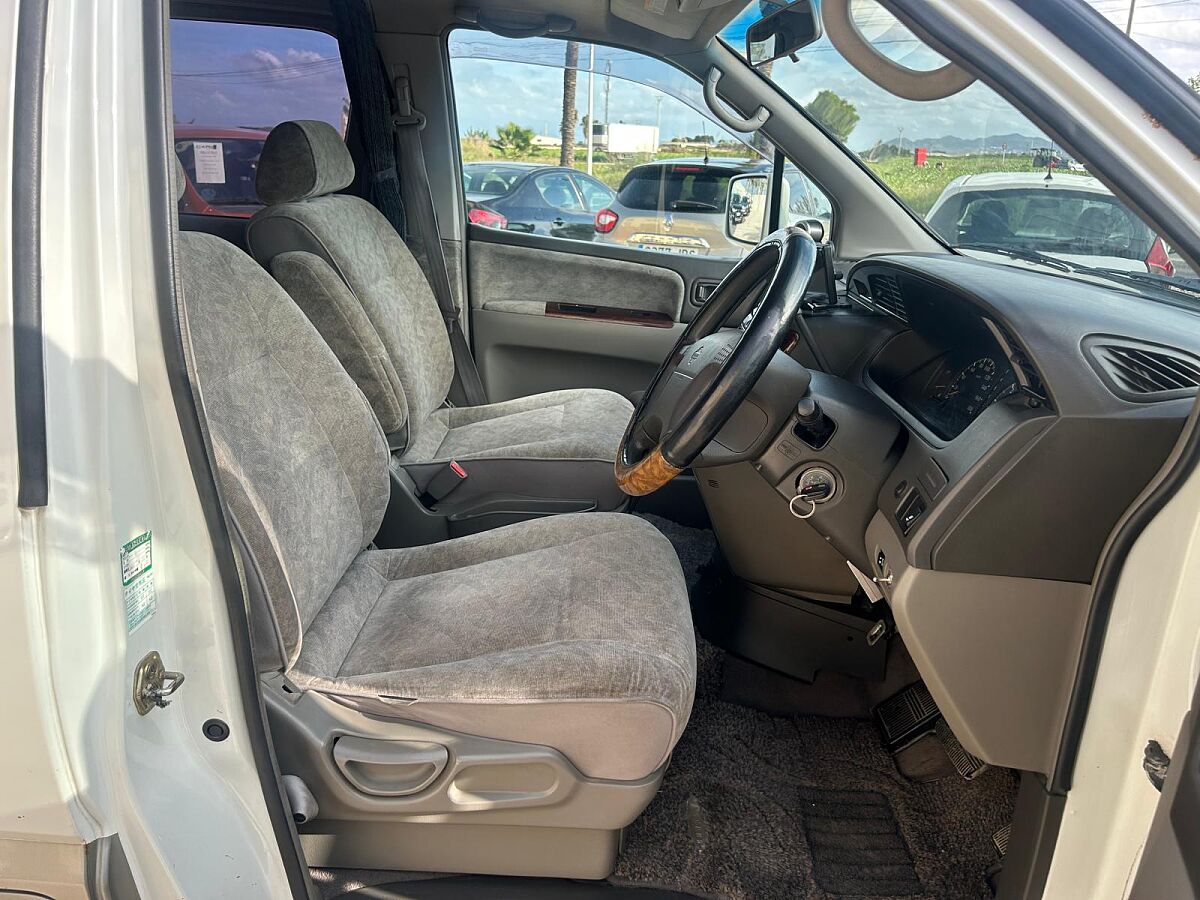 NISSAN ELGRAND HIGHWAY STAR 3.2 TDI AUTO SPANISH RHD IN SPAIN 124K 8 SEATS 1997